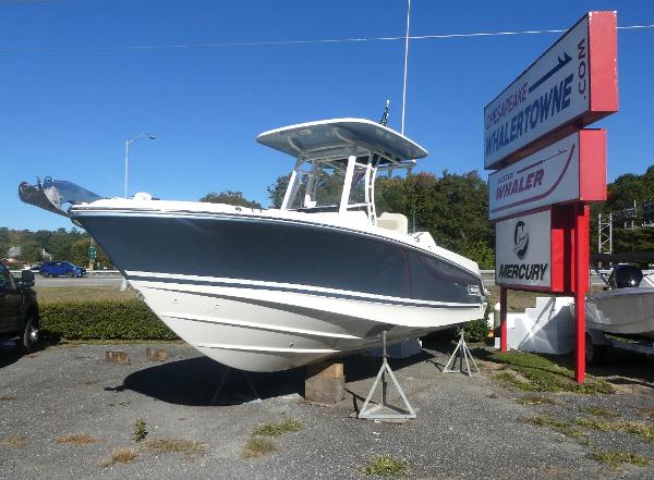2025 Boston Whaler 230 Outrage