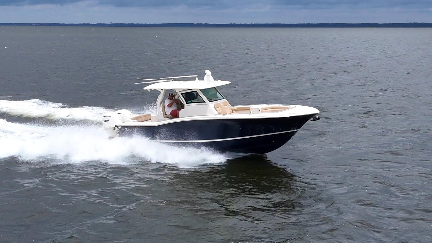 2022 Scout 330 LXF