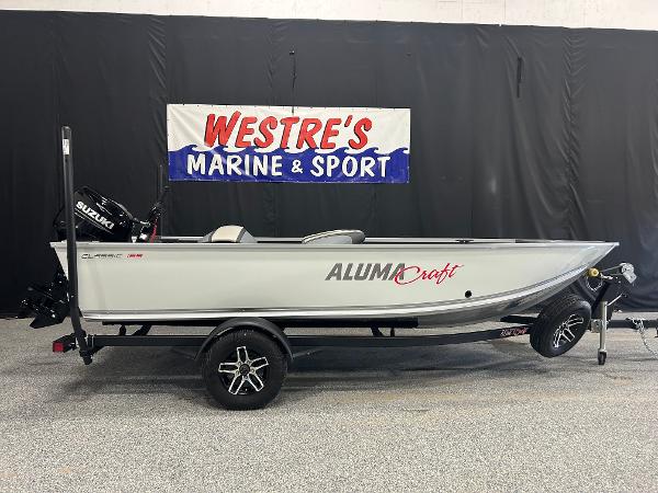 Alumacraft Classic 165 Tiller 2024 Alumacraft Classic 165 Tiller boat on display at Westre's Marine & Sport.