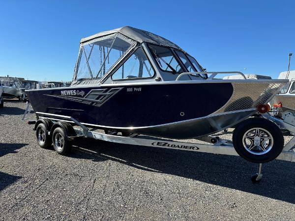 Hewescraft 200 ProV ET 2025 Hewescraft 200 ProV ET boat on trailer, parked outdoors.