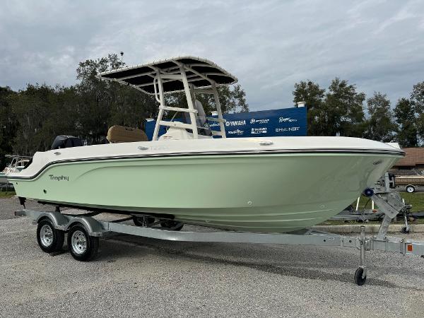 Bayliner Trophy CC22 2024 Bayliner Trophy CC22 boat on a trailer, side view.