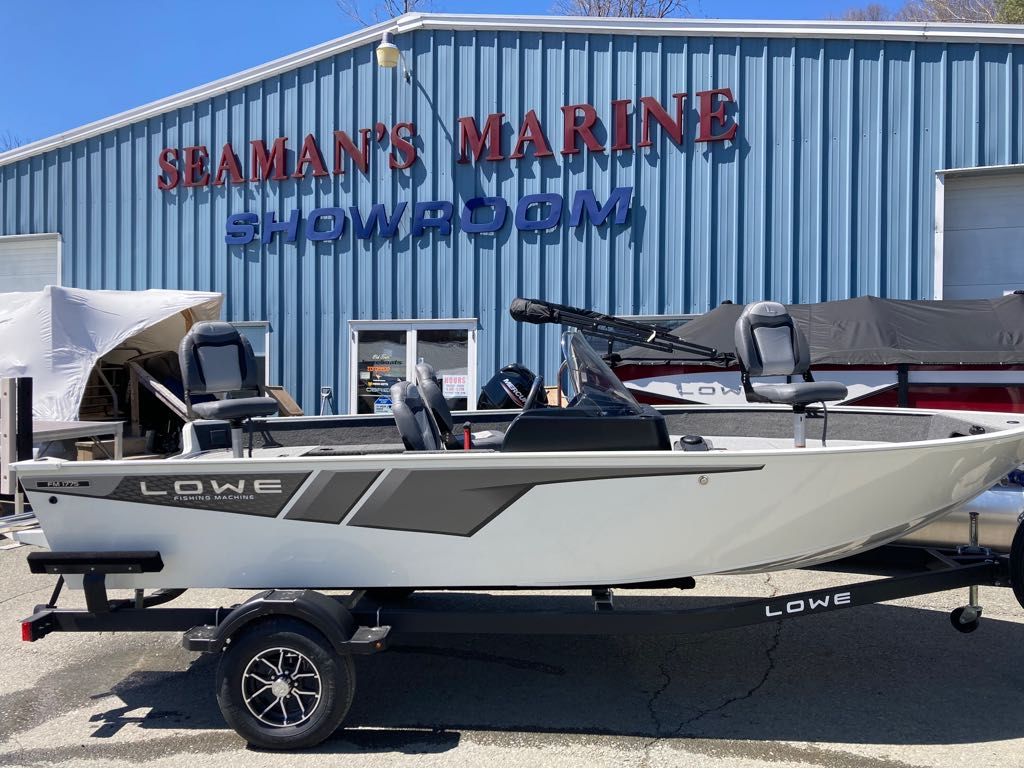 2025 Lowe Fishing Machine Side Console FM 1775 SC