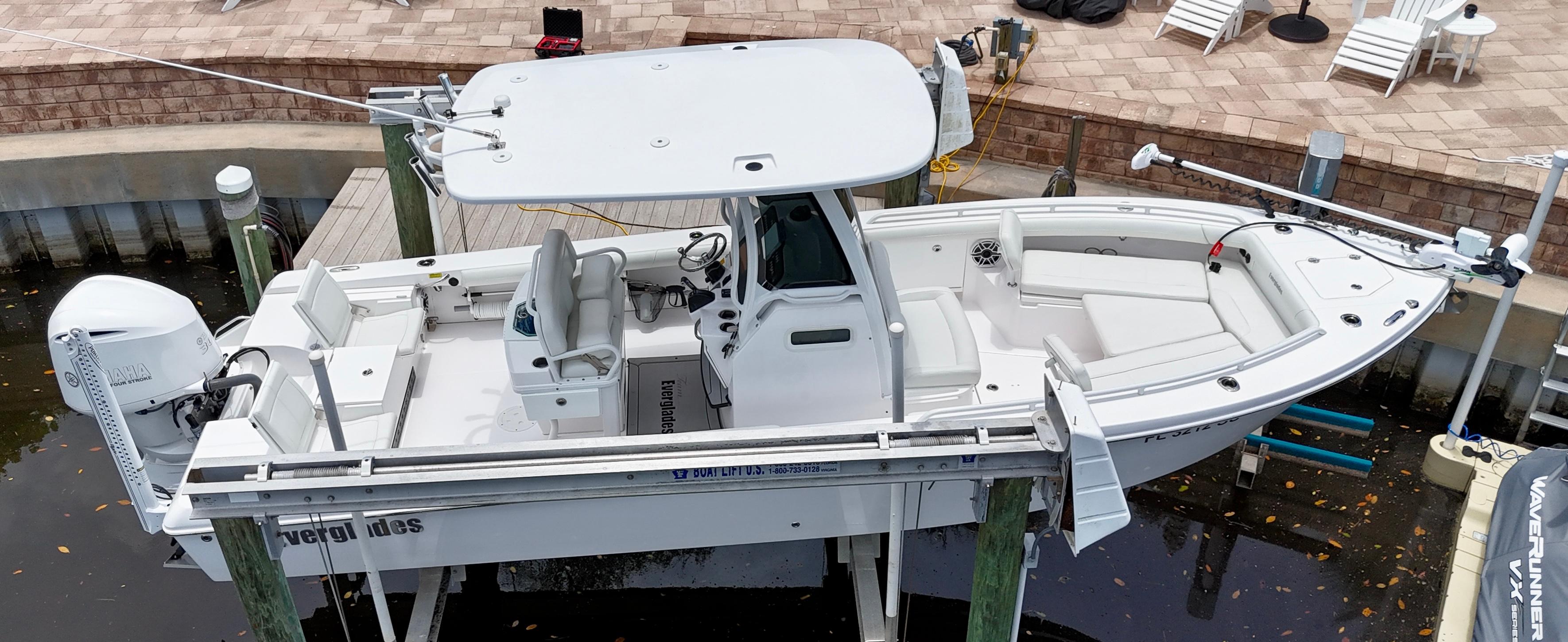 2021 Everglades 253 Center Console