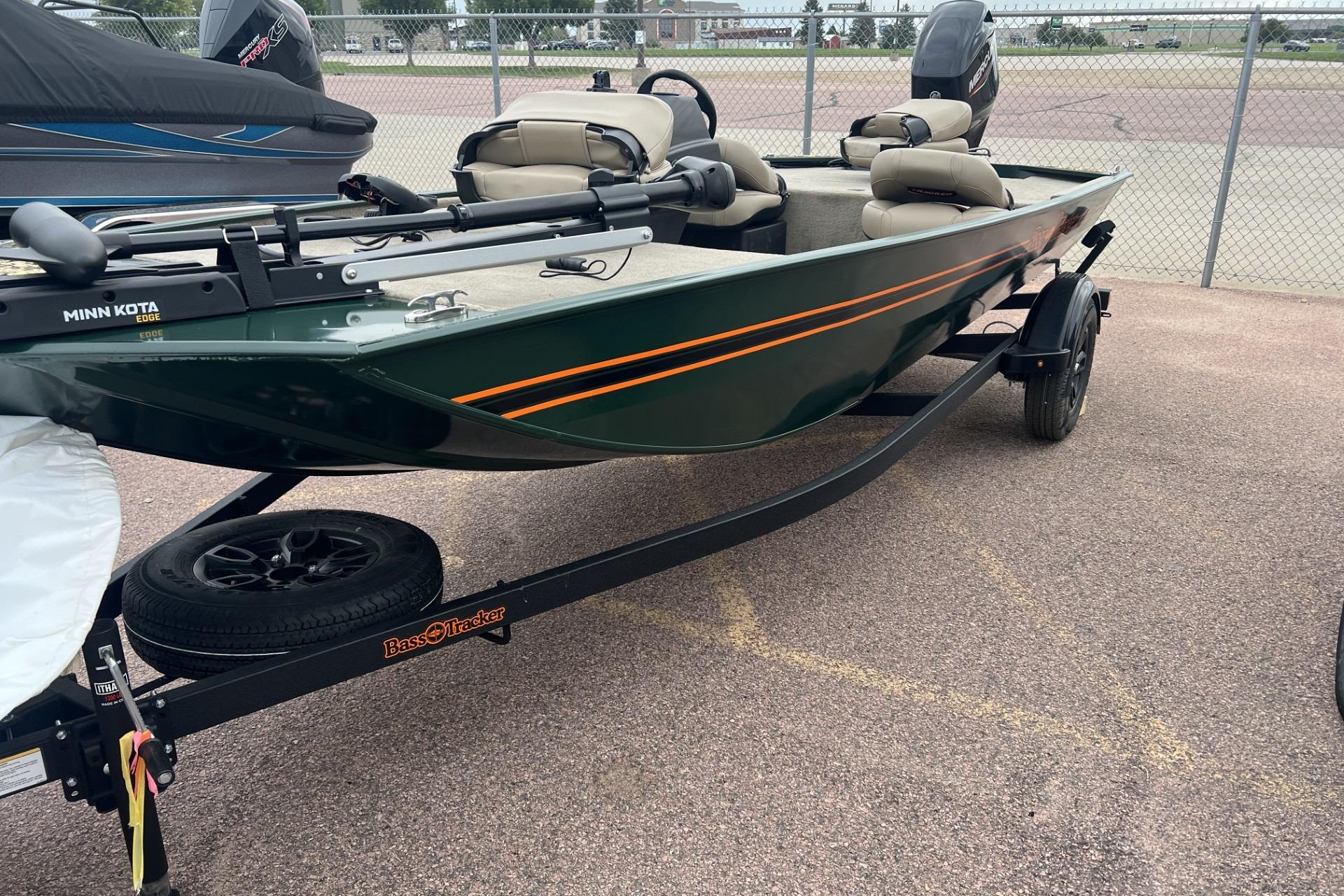2025 Tracker Bass Tracker Classic Limited