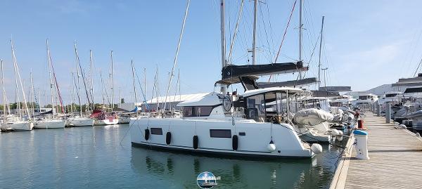 Lagoon 42