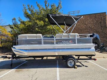 2025 Sun Tracker Party Barge 18 DLX