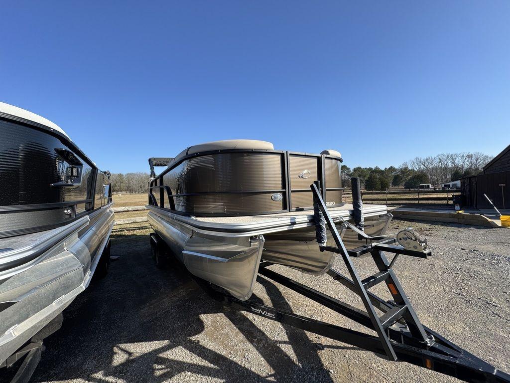 2025 Crest Classic 220 SLRC Tritoon