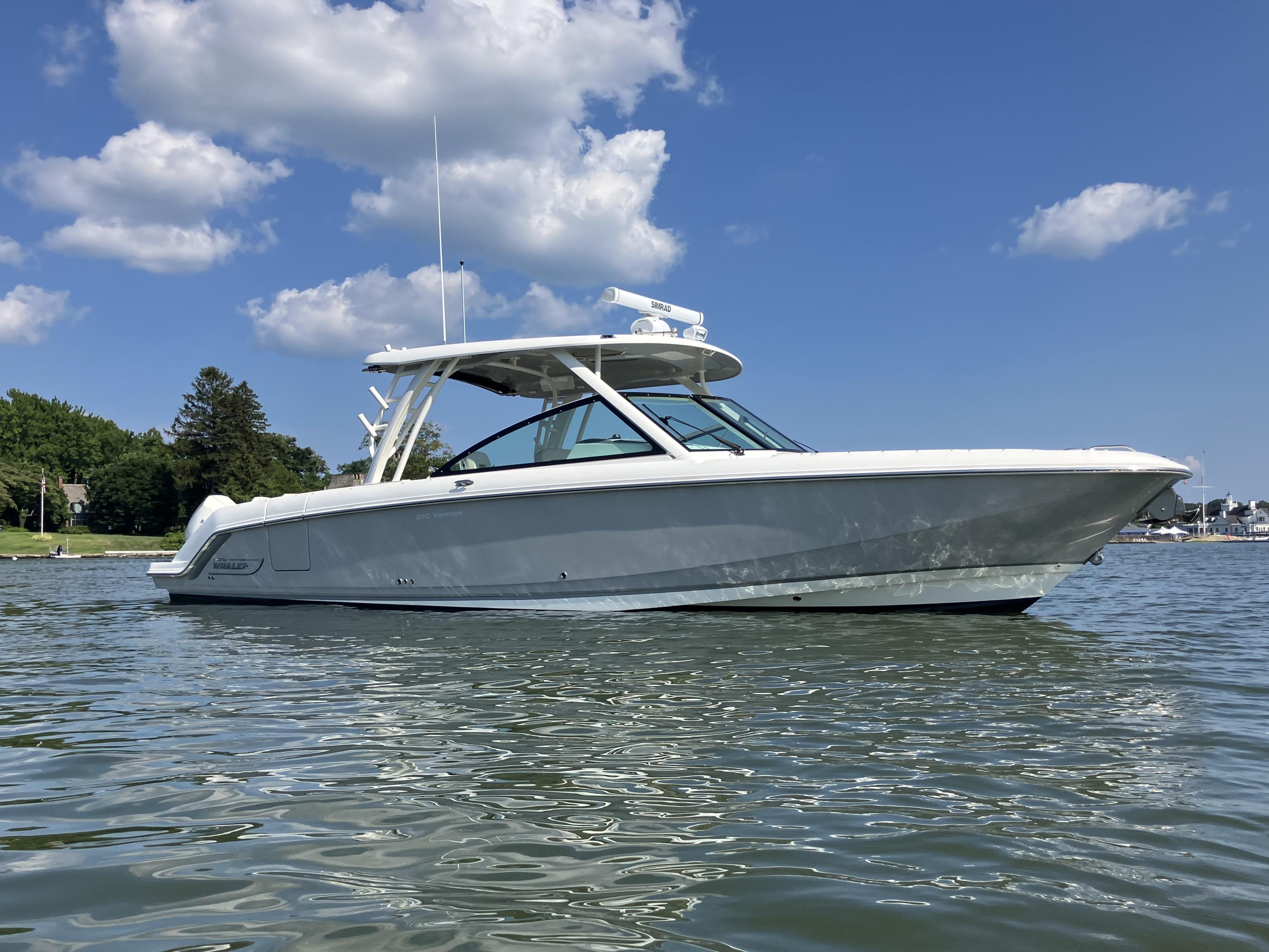 2023 Boston Whaler 320 Vantage