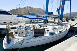 Jeanneau Sun Odyssey 40 Jeanneau Sun Odyssey 40 sailboat docked, 1999 model, with blue canopy and solar panels.