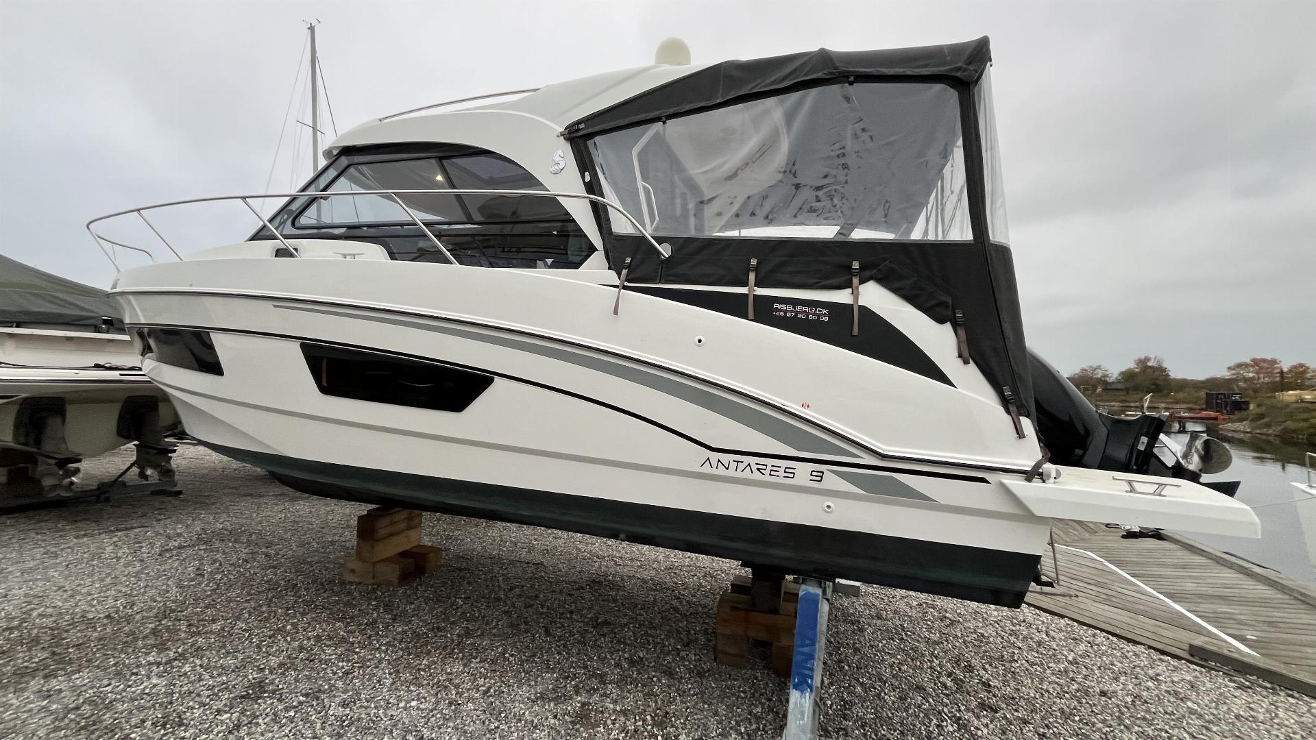 Beneteau Antares 9