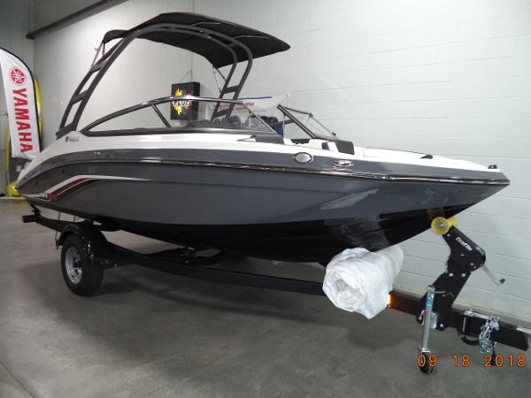 Yamaha Boats AR-195.