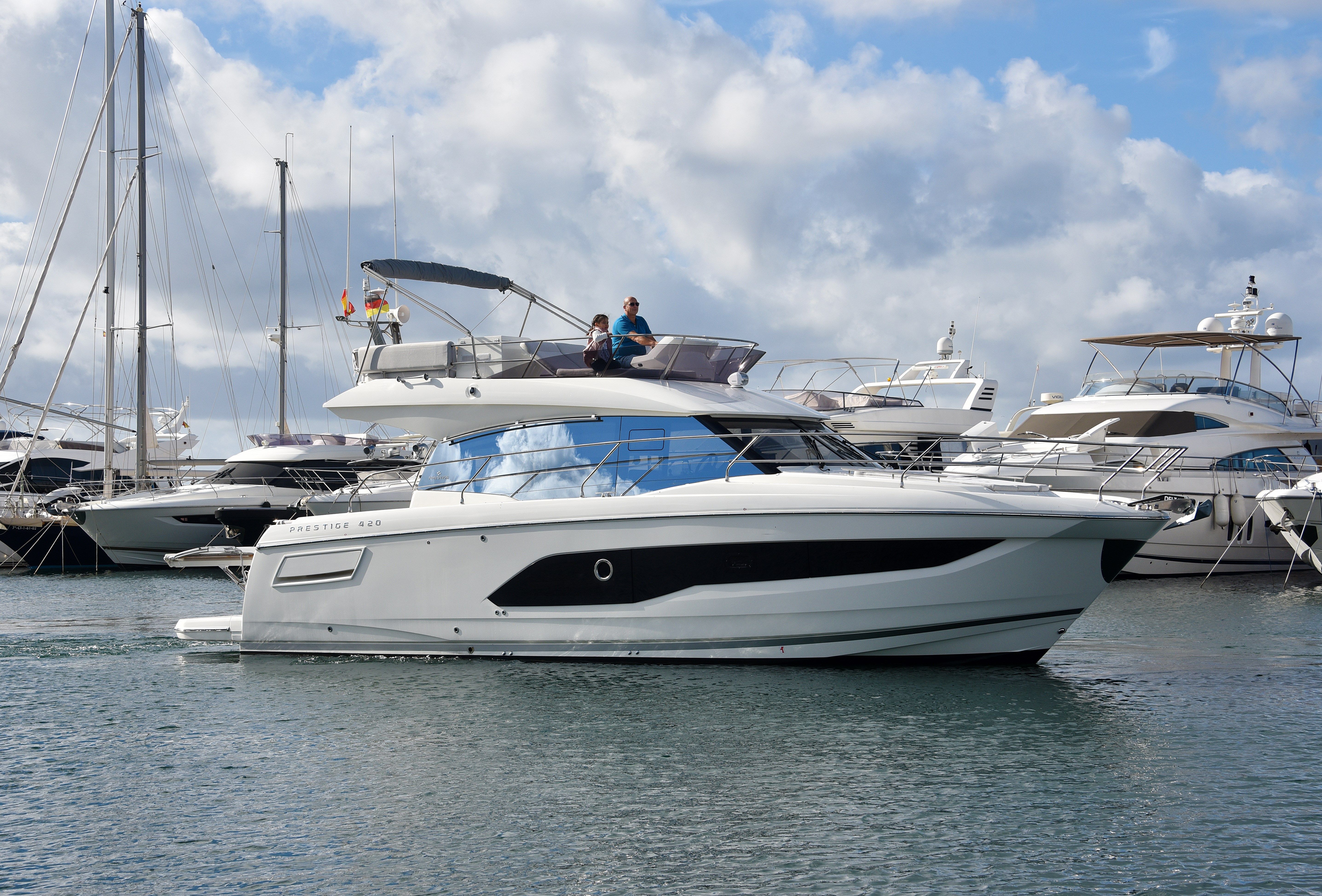 2020 Prestige 420 Flybridge