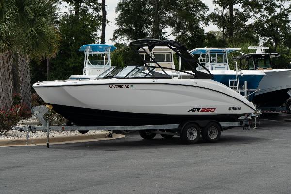 2024 Yamaha Boats AR250