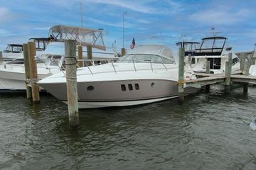 2009 Rinker 360 Express Cruiser