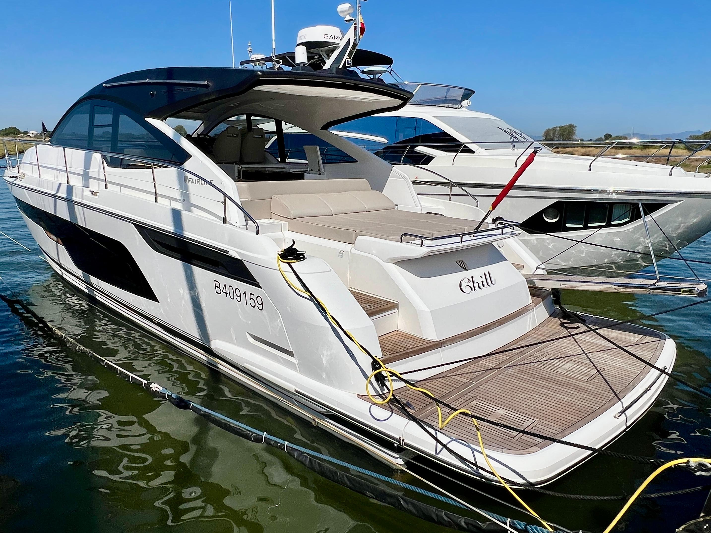 Fairline Targa 50 Open 2019 Fairline Targa 50 Open yacht docked, featuring sleek design and spacious deck.