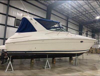 Four Winns 3700 Excalibur Starboard side view