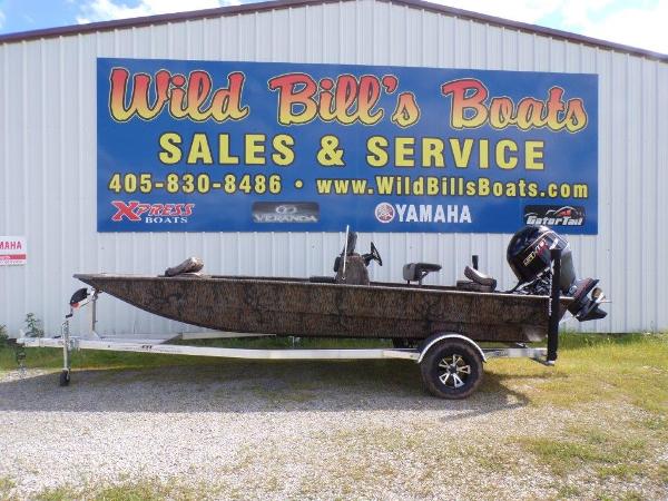 Xpress XP20CC 2025 Xpress XP20CC boat at Wild Bill's Boats sales and service location.
