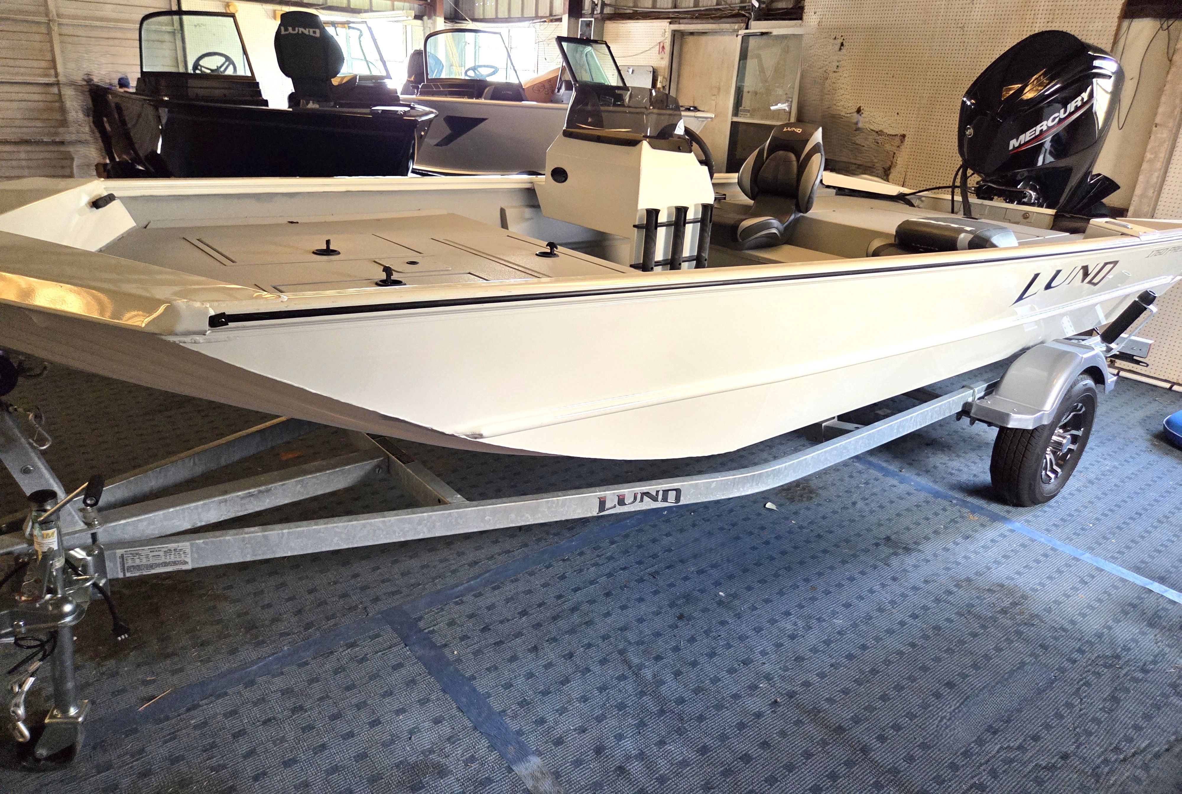 2024 Lund 1760 Predator SC
