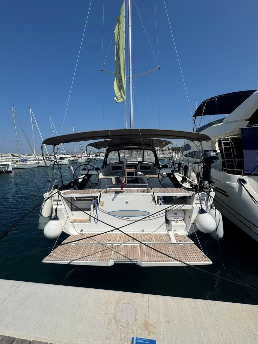 2021 Dufour 530