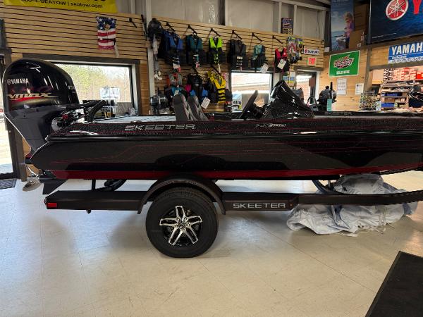 Skeeter 150 Zx 2025 Skeeter ZX 150 boat displayed indoors with Yamaha engine, surrounded by boating gear.