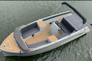 2023 Maxima 740