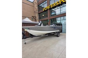 Crestliner 1650 Fish Hawk SC 2018 Crestliner 1650 Fish Hawk SC boat displayed outside Powersports store.