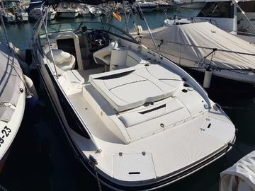 2006 Rinker 246 Captiva Cuddy