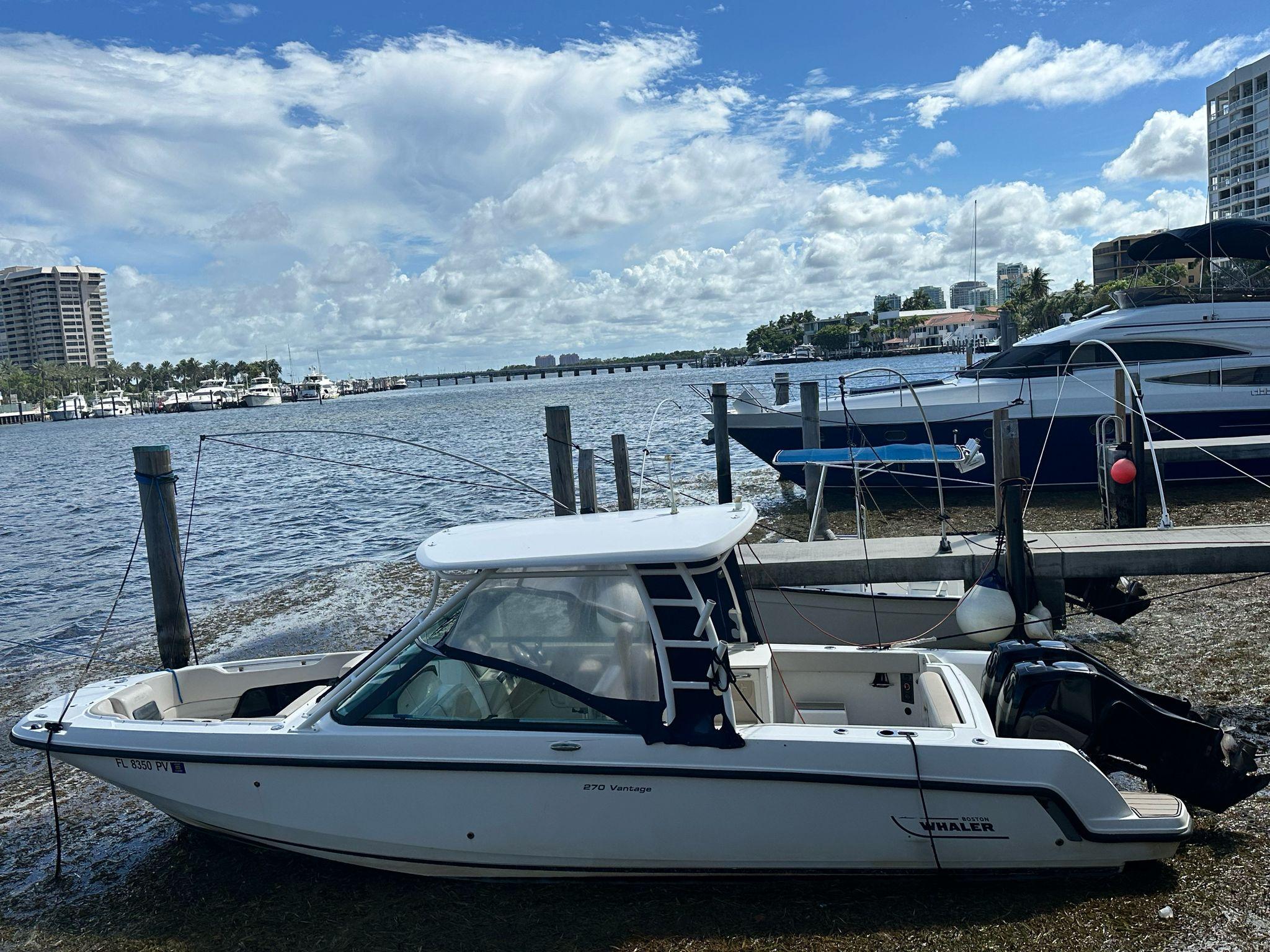 2015 Boston Whaler 270 Vantage