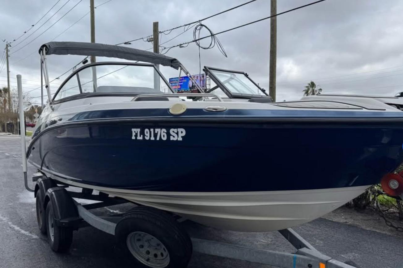 Yamaha Boats SX210 2020 Yamaha Boats SX210 on trailer, dark blue hull, parked outdoors.