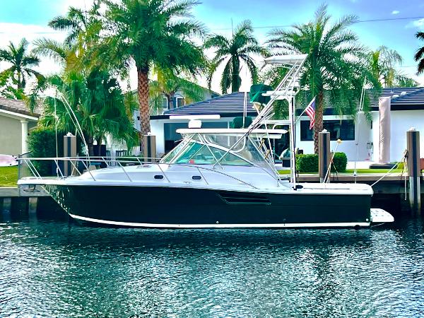 2000 Pursuit 3400 Express