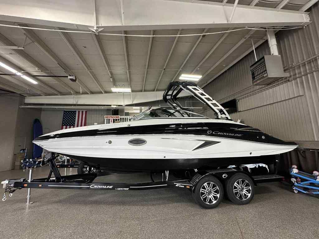 2026 Crownline E255