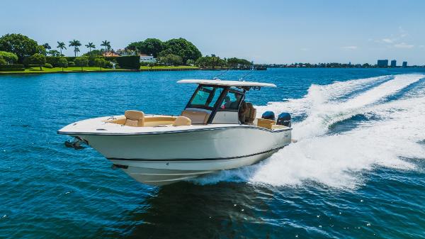 Scout 305 LXF 2022 Scout 305 LXF boat cruising on a sunny day.