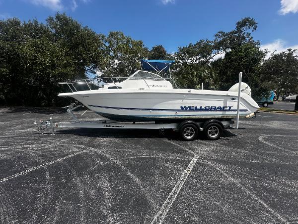 1996 Wellcraft 232 Coastal