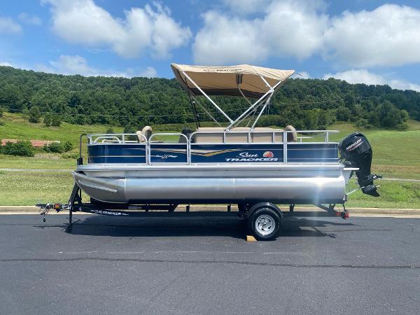 2025 Sun Tracker Bass Buggy 18 DLX