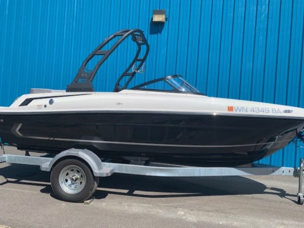 2022 Bayliner VR4 Bowrider I/O