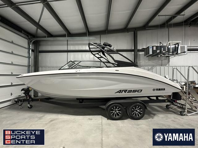 2025 Yamaha Boats AR250