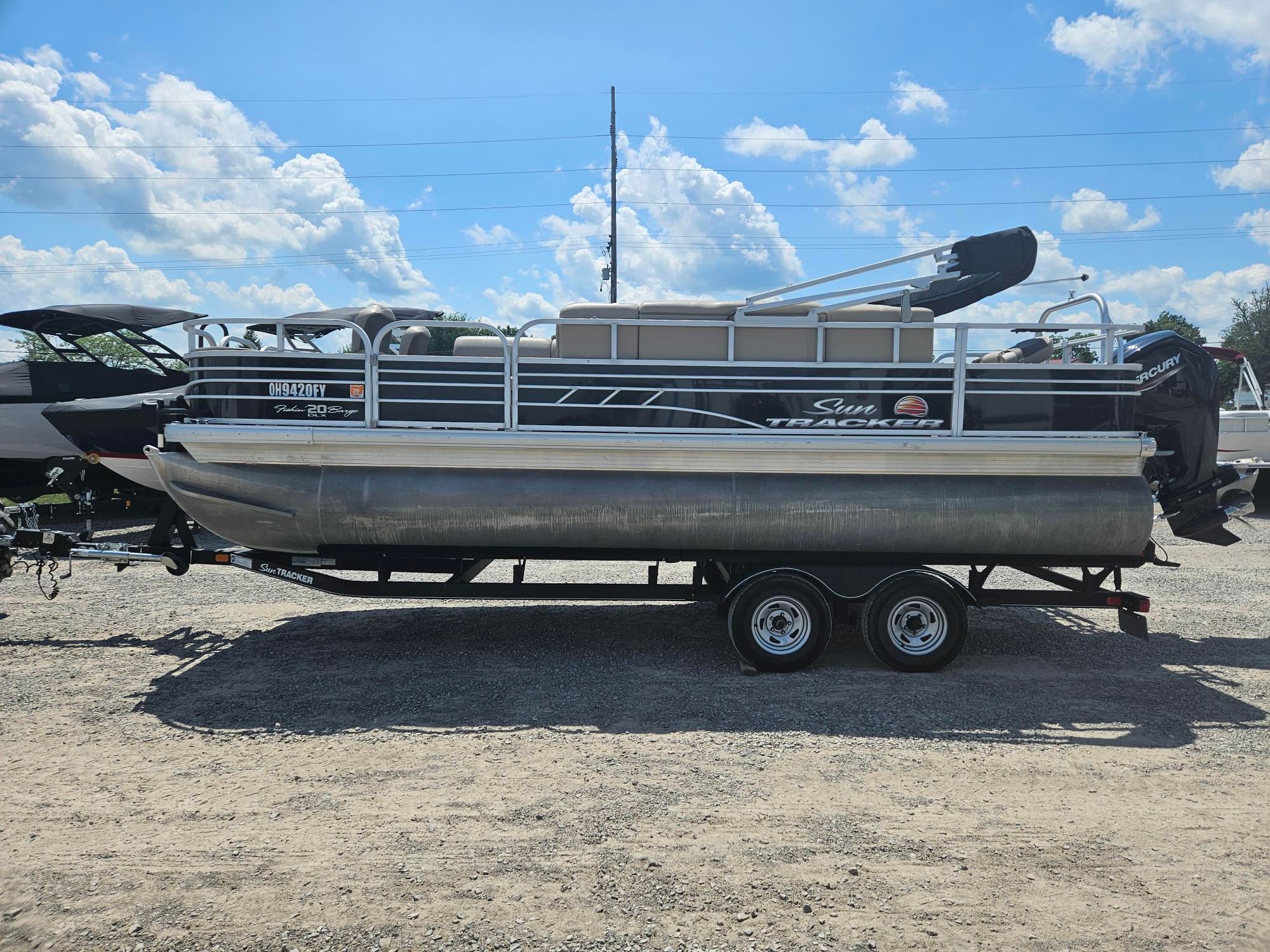 2021 Sun Tracker Fishin' Barge 20 DLX