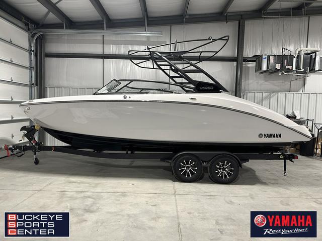 2025 Yamaha Boats 252SD
