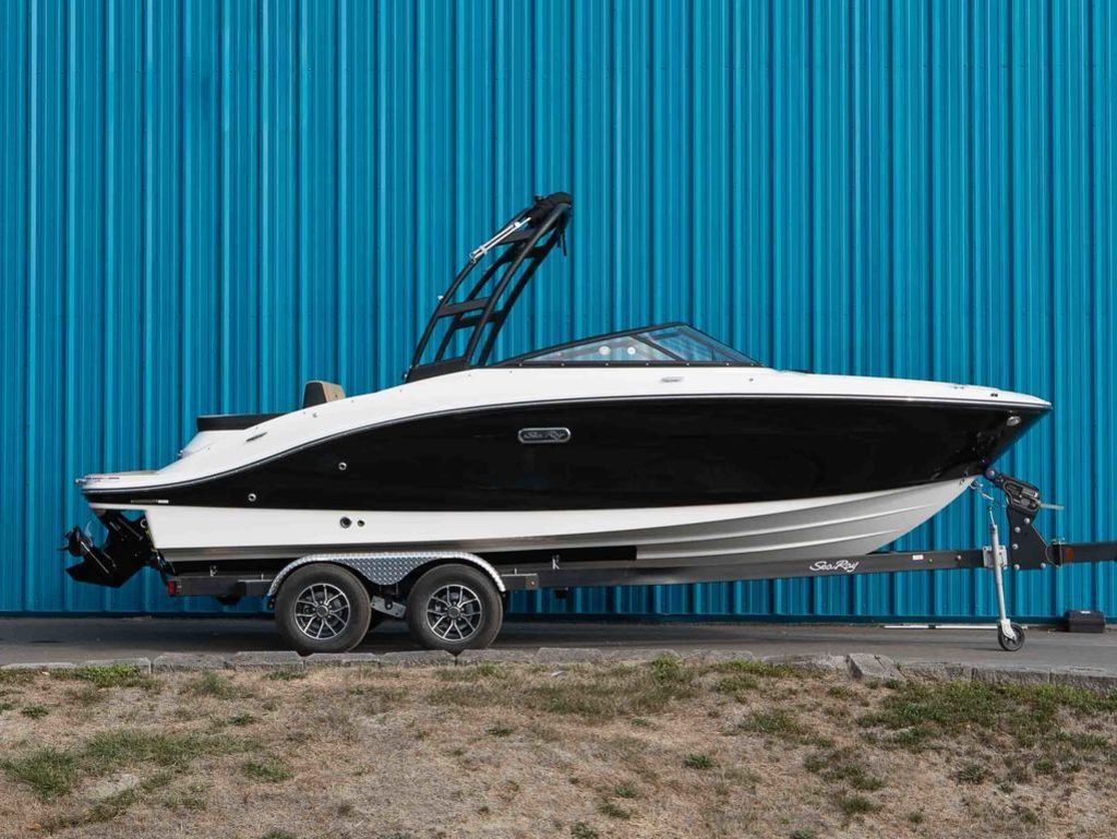 Sea Ray SPX 210