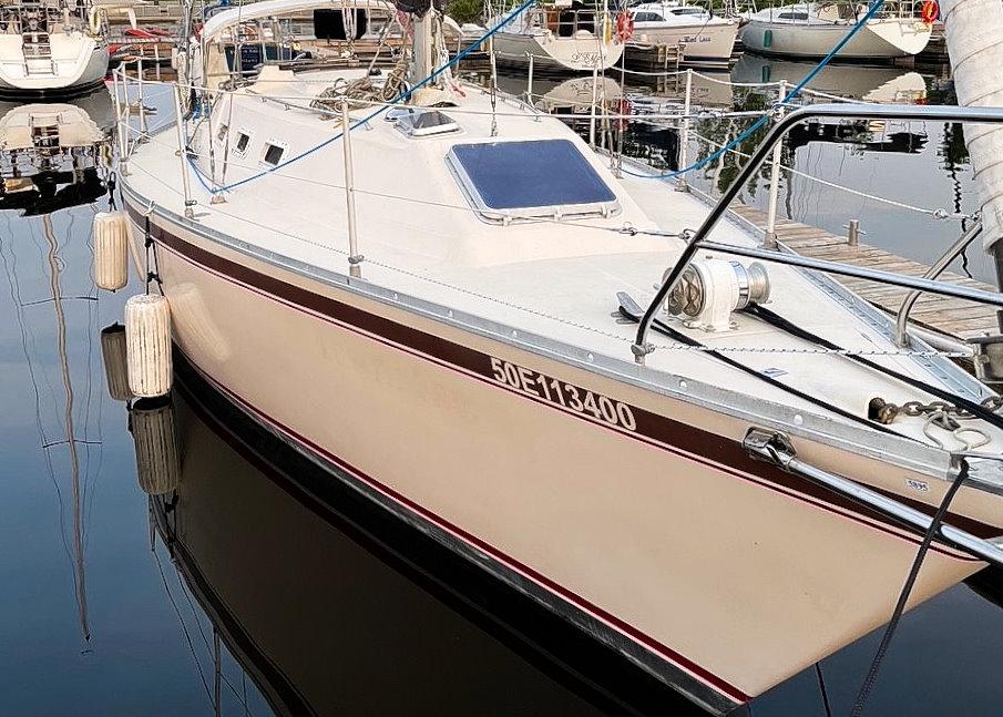 1983 CS 33 Sloop