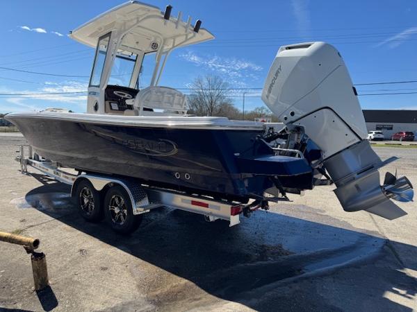 2025 Robalo 266 Cayman