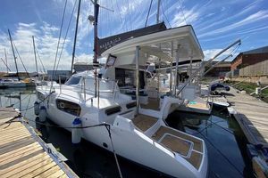 Maverick Yachts 440 Custom 2022 Maverick Yachts 440 Custom docked at marina under clear blue sky.