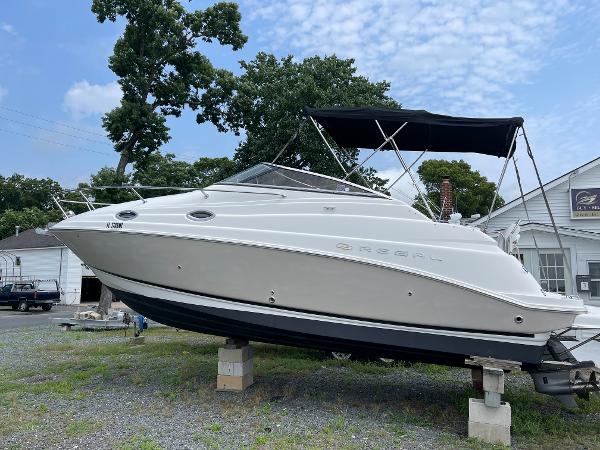 Regal 2665 Commodore 2006 Regal 2665 Commodore boat on dry dock with black canopy.