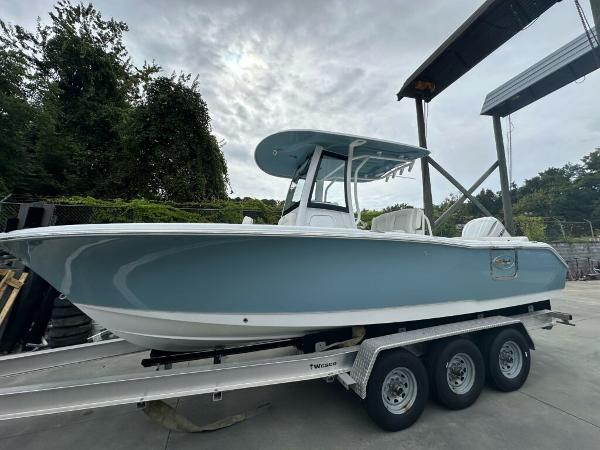 Sea Hunt Ultra 255 SE 2025 Sea Hunt Ultra 255 SE boat on trailer, parked outdoors.