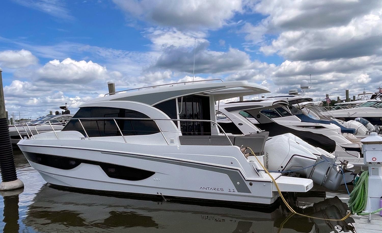 2023 Beneteau Antares 11 OB