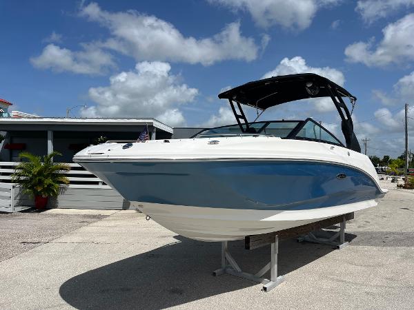 Sea Ray SDX 250 Outboard 2021 Sea Ray SDX 250 Outboard boat displayed outdoors under a blue sky.