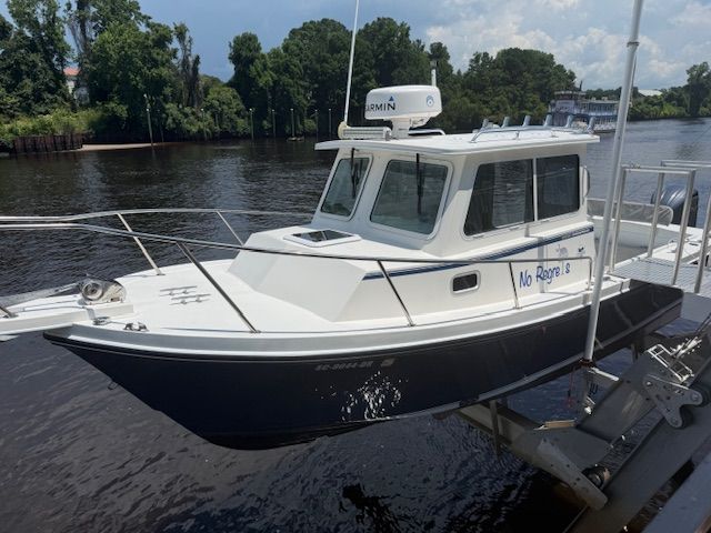 Steiger Craft 255 Chesapeake Pilot House