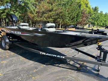 2025 Tracker Panfish 17