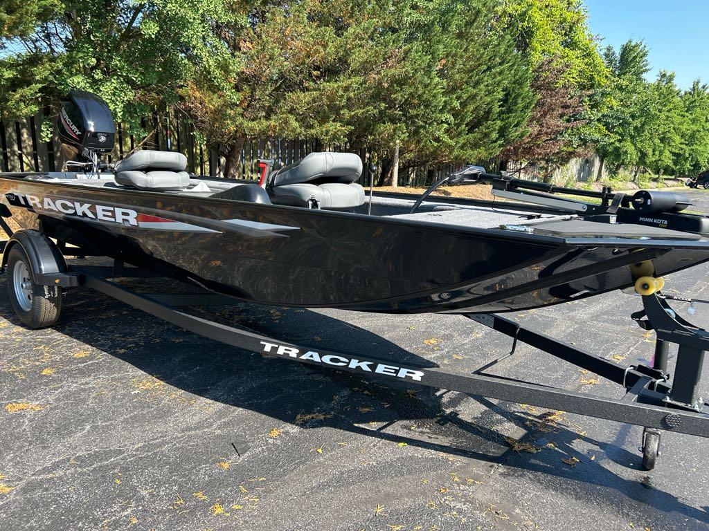 2025 Tracker Panfish 17