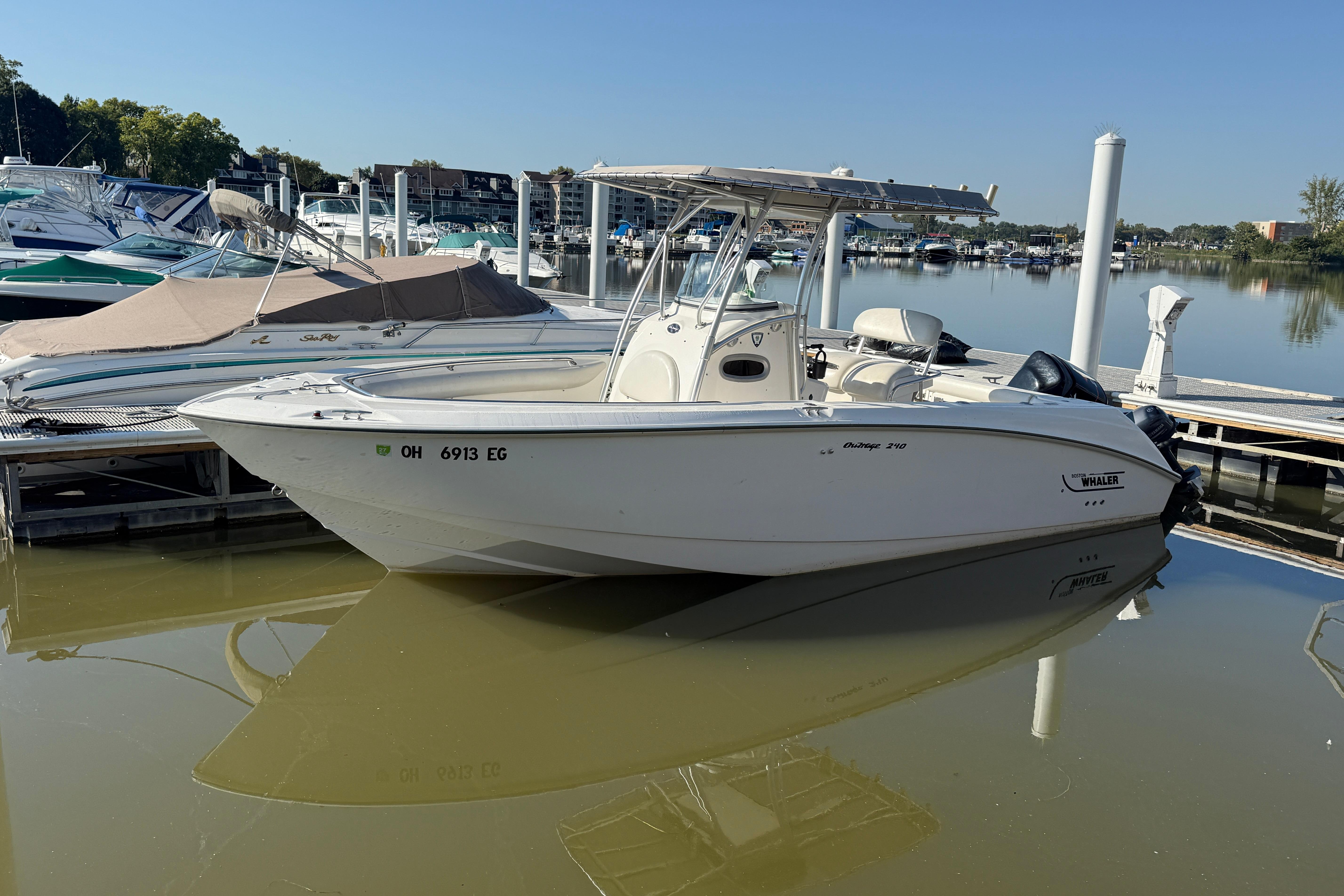 2003 Boston Whaler 240 Outrage